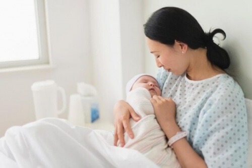 Chăm sóc mẹ sau sinh - Thời kỳ hậu sản và các dấu hiệu bất thường mẹ nên lưu ý