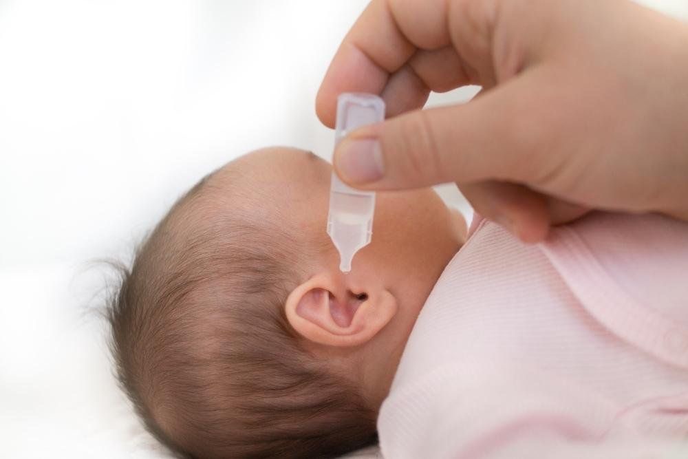 Hướng Dẫn Sử Dụng Thuốc Nhỏ Tai An Toàn Cho Trẻ Sơ Sinh